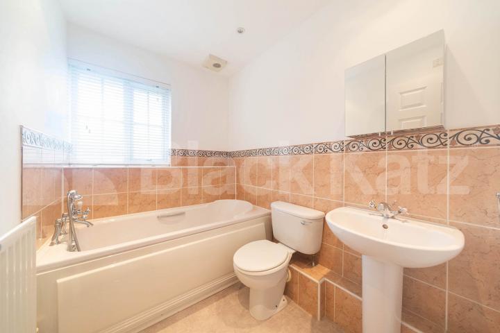 			4 Bedroom, 3 bath, 1 reception Terraced House			 Grove avenue, Hanwell